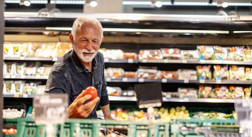 Ötezer forint felett ajándék jár: így segítik most az időseket a boltok