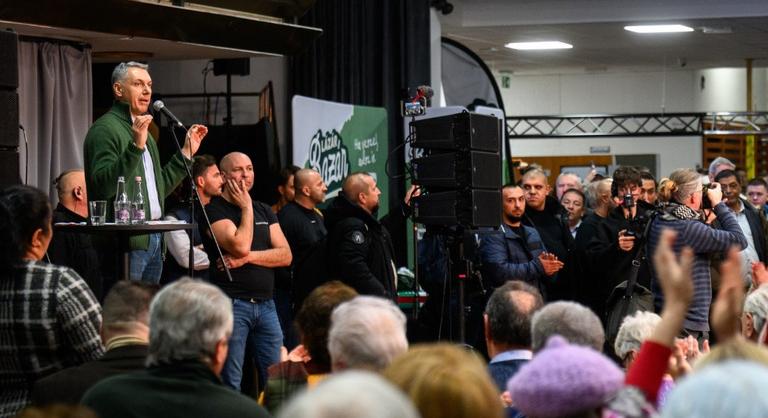 Közleményben cáfolja a rendőrség Lázár János állítását