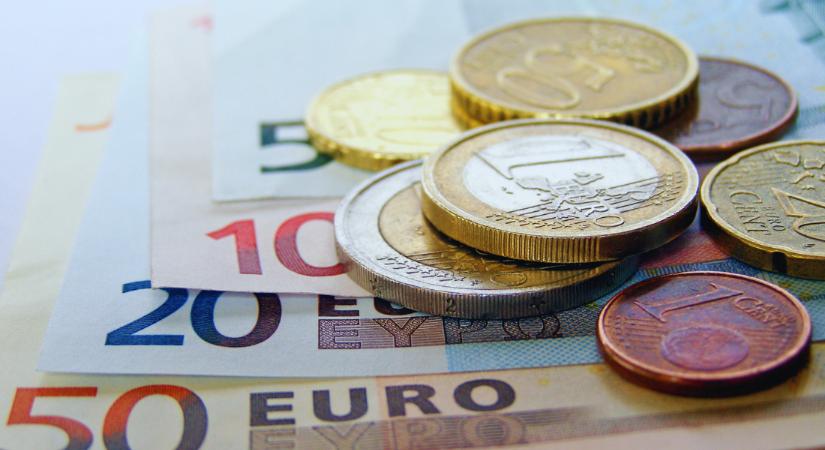 Nem ment át az ellenzéki javaslat, nem fizetik ki korábban az elsősök után járó 110 eurós támogatást