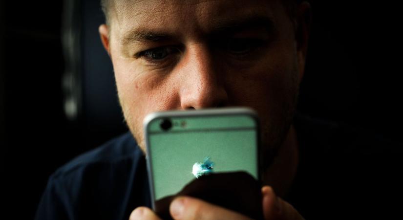 "Szia, apa!" – ismét csalók küldenek SMS-t, ne dőljünk be!