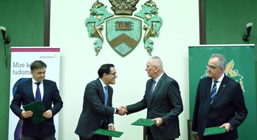 Stratégiai partnerséget kötött a Debreceni Egyetem és az AstraZeneca