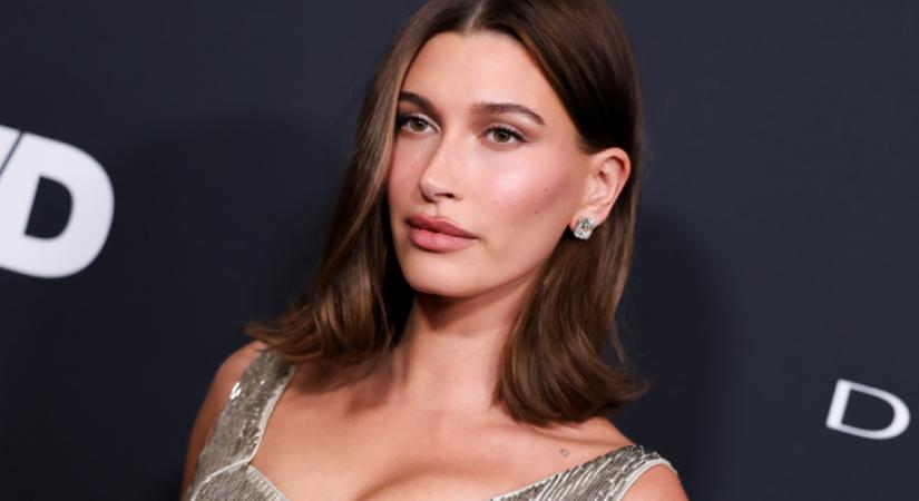 Hailey Bieber újra divatba hozta ezt az elfeledett trendet, észbontóan nézett ki