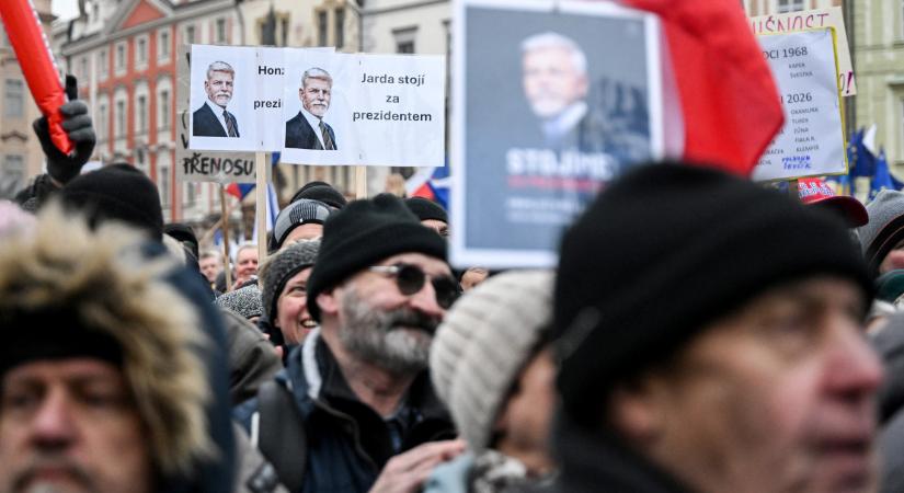 Babis enged az államfőnek, megoldódhat a cseh belpolitikai háború