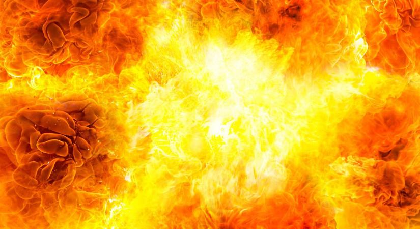 Kisiklott és felrobbant egy benzinszállító vonat Oroszországban