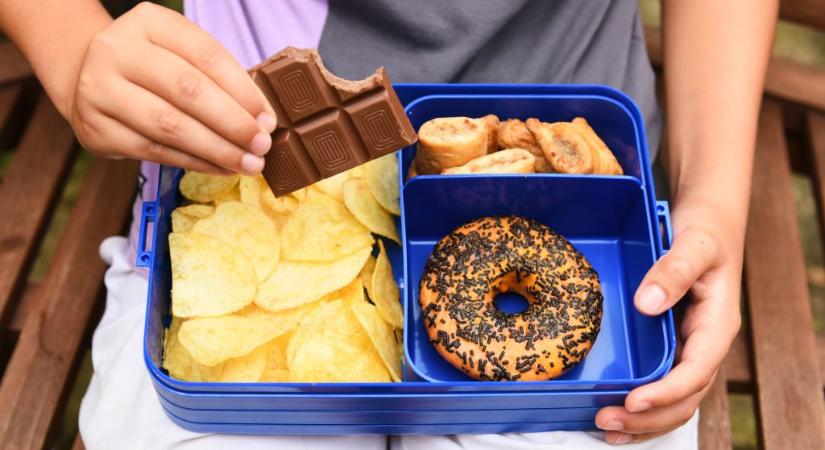 A cigarettákhoz hasonlóan korlátoznák a feldolgozott ételeket