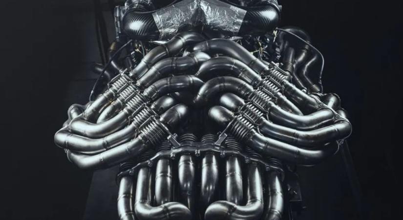 Valóságos gépszörny a De Tomaso új V12-ese