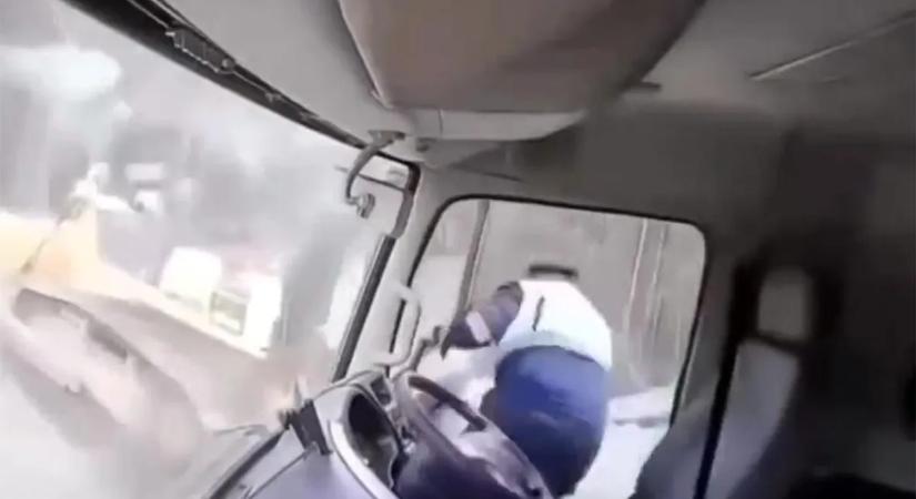 A sofőr az életéért futott, ilyen egy gyilkos földcsuszamlás egy teherautó belsejéből