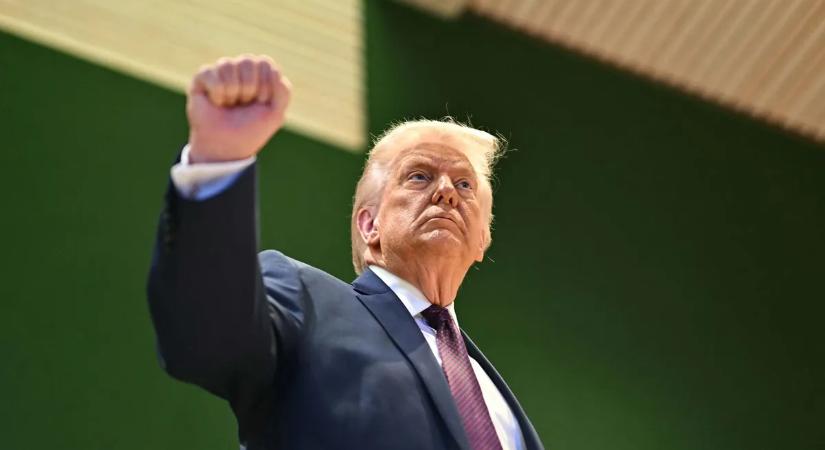 Egy óriási aranyszobor készült Donald Trumpról, de nem akarják kifizetni – képek