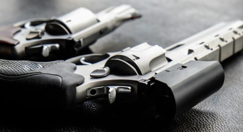 Fegyverrel játszottak, a 15 éves fiú meghalt – az anya nem hagyja annyiban