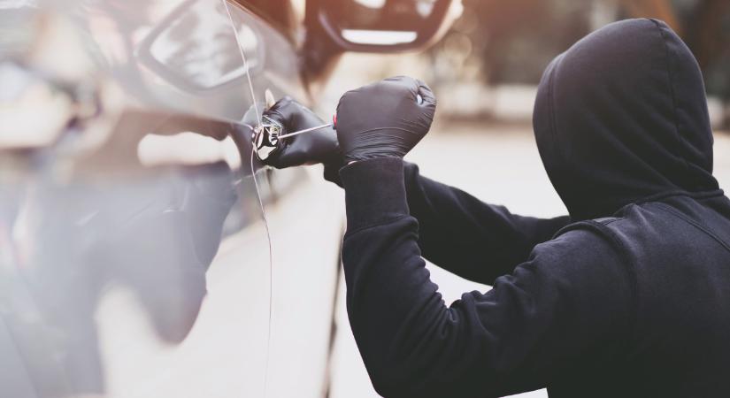 Hiába a jelblokkoló, beleválasztott a tolvaj – ilyen autóval nem is kellett volna próbálkoznia