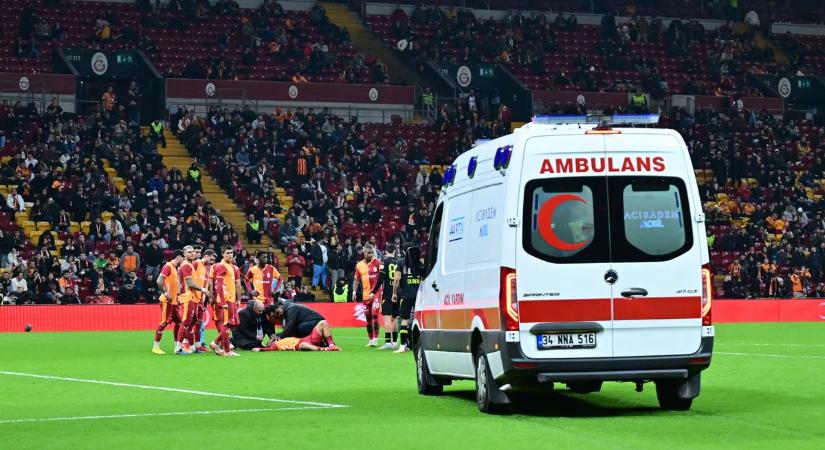 Horror a pályán: eszméletlenül esett össze a pályán Sallai Roland csapattársa – videó, képek