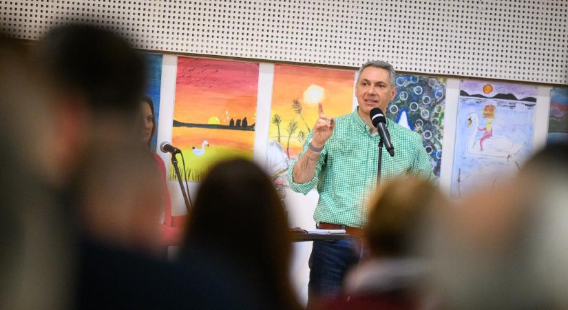 Minden ötödik fideszes szerint is le kellene mondania Lázár Jánosnak