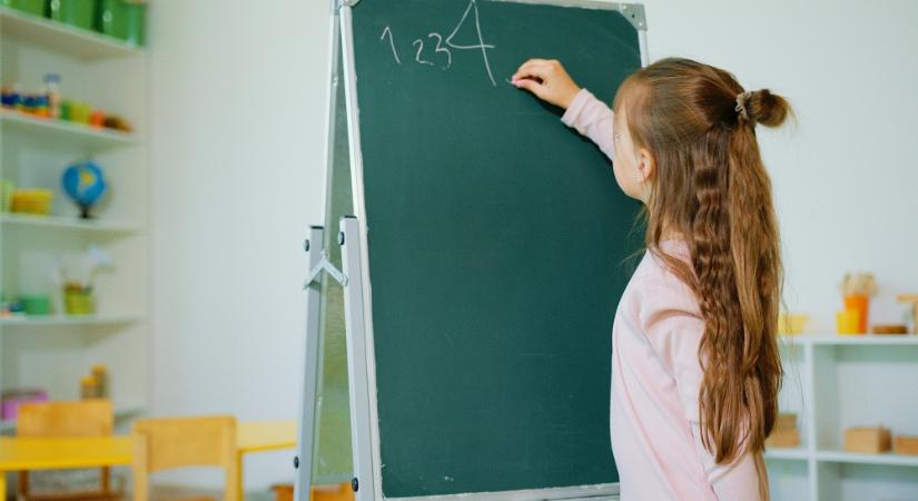 UNICEF: A romániai diákok egyharmadának gondot okoz az alapvető tudományos fogalmak megértése