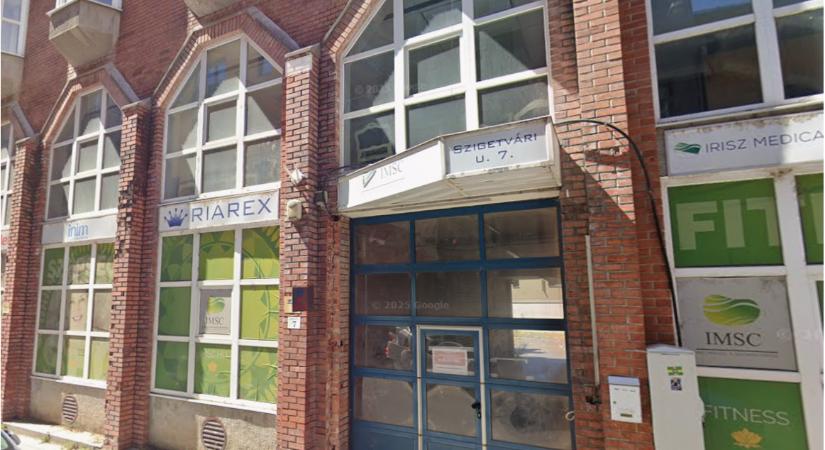 Leveti magáról régi funkcióját a nyolcadik kerületi irodaépület, kollégium lesz belőle