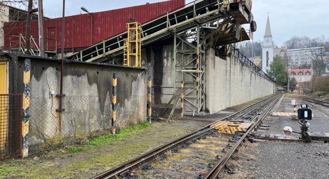 Lázár vasútra terelné a kőszállítást, Komlón ennek mégis az ellenkezőjét látjuk