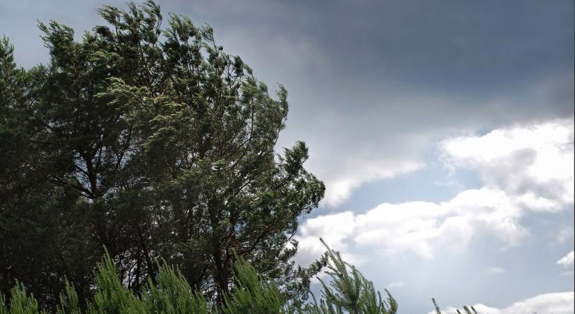 Ború, zápor és élénk szél: ilyen idő vár ránk csütörtökön