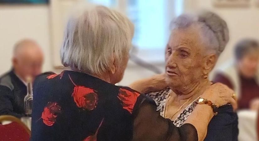 Számos dalverseny győztese ma is elvarázsol erőteljes, szép hangjával