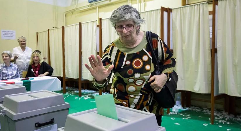Folytatják a tiszások az idősek vegzálását: már a mozgóurnás szavazással is bajuk van