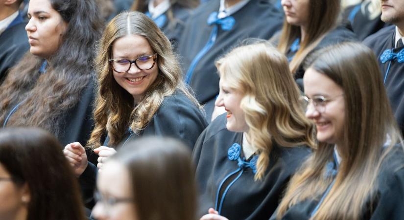 Egy korszak lezárult, egy új elkezdődött – Ünnepélyes diplomaátadó a Pannon Egyetemen (galéria)