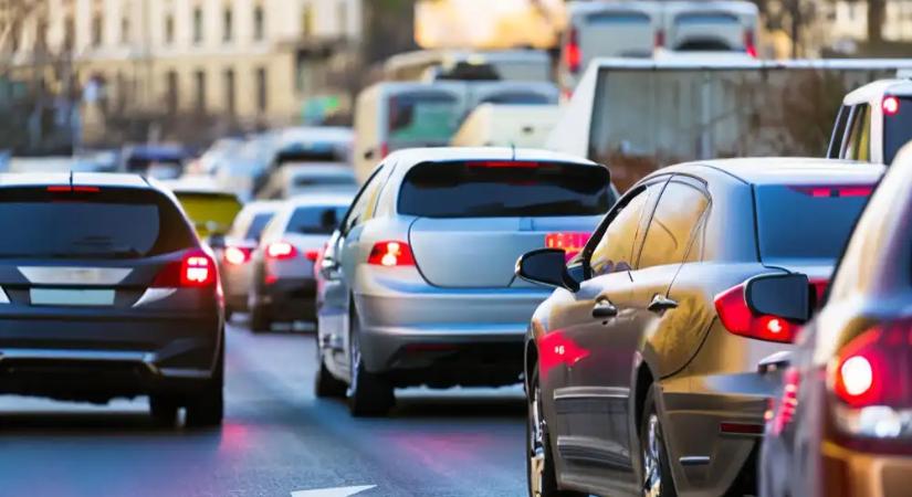 Reggeli csúcs az M1-esen: baleset Biatorbágy térségében