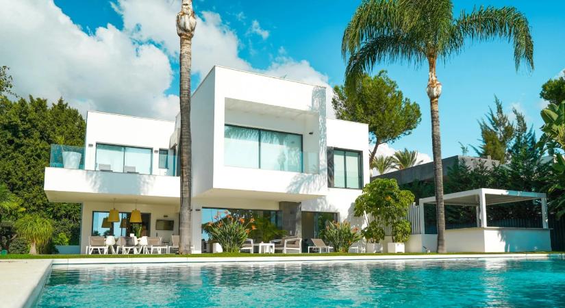 Leesik az állad: ez a műsorvezető 27 millió dolláros kúriát vásárolt!