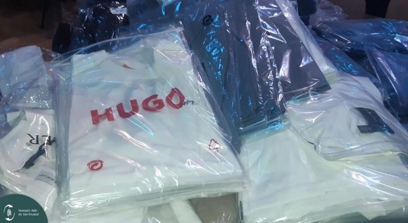 Te elhiszed, hogy Dior? Tele volt a busz hamis török farmerrel, parfümmel, de mást is találtak