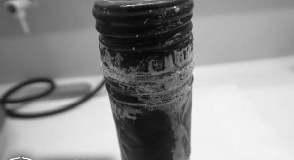 Bor helyett fertőtlenítőt töltött a vendég poharába a pultos, a vendég azonnal rosszul lett