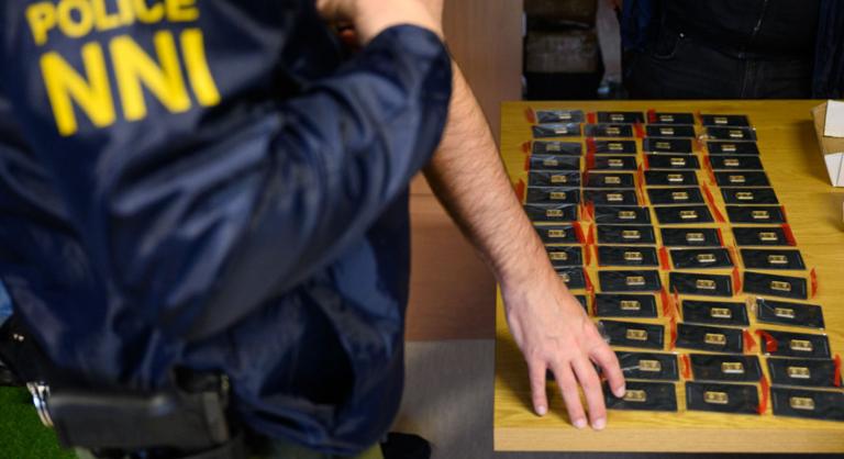 Az FBI segítségével bukott le hamis aranylapokkal egy győri társaság