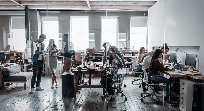 Alapjaiban megváltoztatná a kormány a munkaidőt