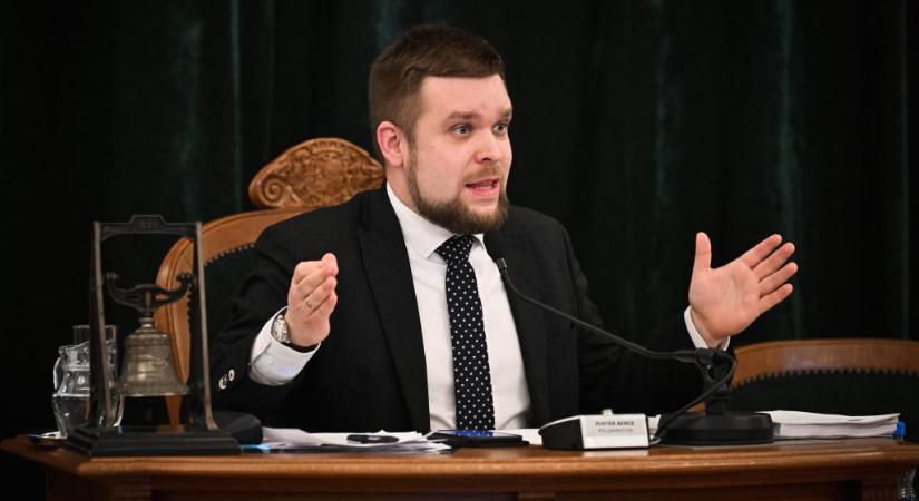 „Hol van a pénz?” – éjszakába nyúló szópárbajt vívott a győri polgármester az önkormányzati cég vezetőjével