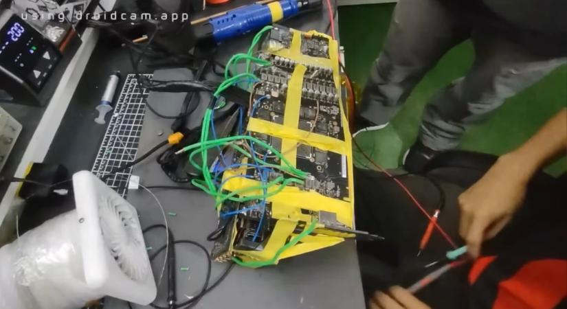 Szigszalag tartja egyben, és? Rekordközelben van a VGA-kiméra!