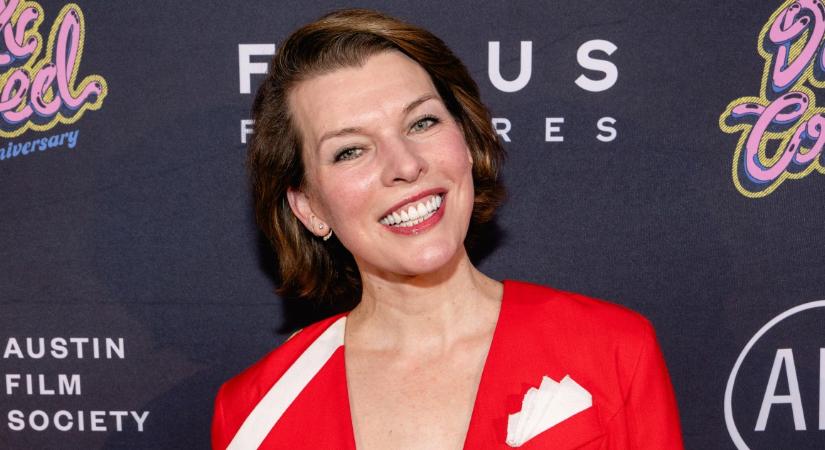 Milla Jovovichot lánya kísérte el egy filmbemutatóra – Ennyire hasonlítanak egymásra