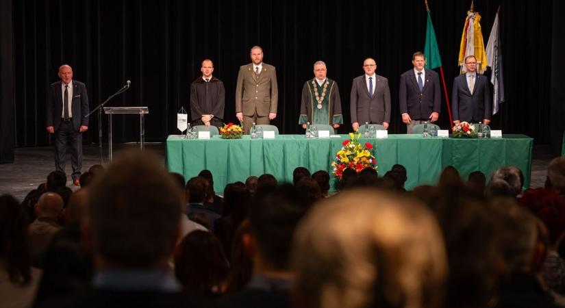 A tudás a legfontosabb az agráriumban – s újabb diplomásoknak gratulálhatunk