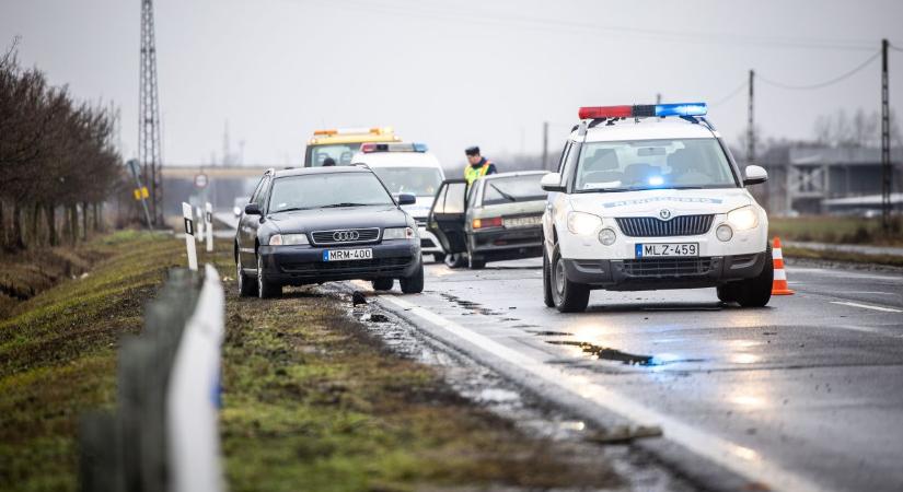 Súlyos baleset a Balatonnál: tűzoltókat, mentőket riasztották a karambolhoz