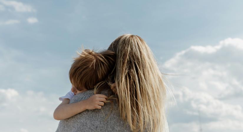 Egy édesanya azt hitte, meghúzta egy izmát szülés után - életveszélyes betegséggel küzdött valójában