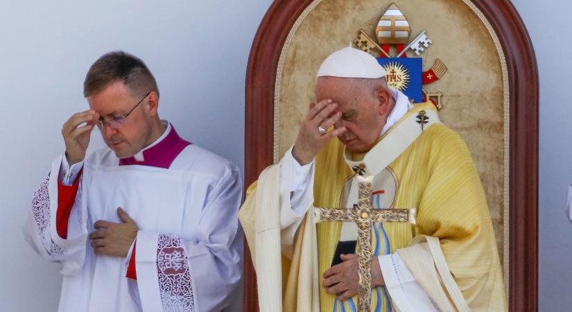 Levetették egy magyar mondatot a pápa hátáról, az ok teljesen felháborító