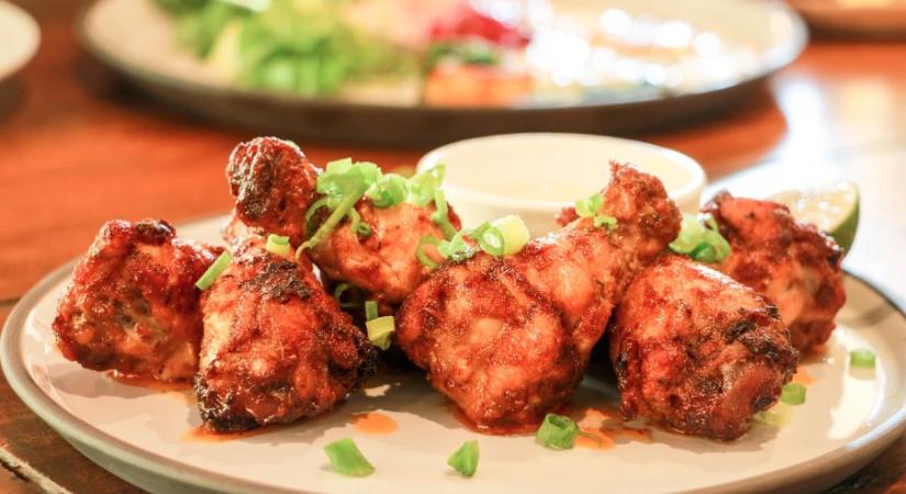 Adómentes lett az üzleti ebéd - 2026 januártól, visszamenőlegesen, ha étteremben költöttük azt el