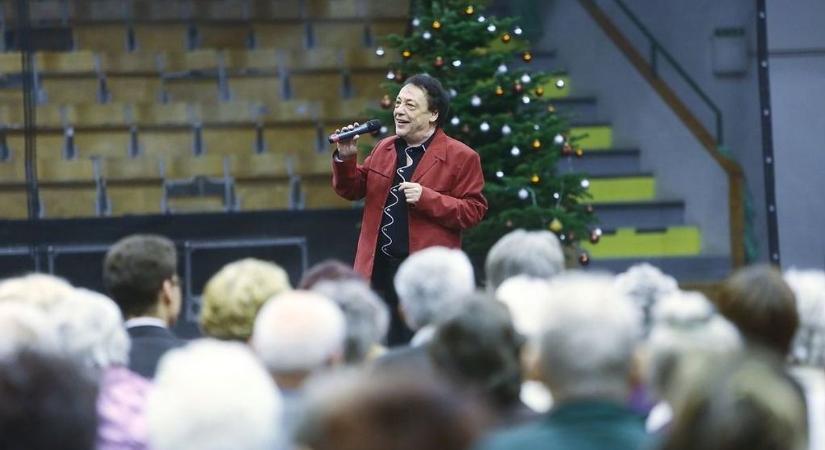 Így búcsúznak a Csókkirálytól – Fenyő Miklósra emlékeznek (galéria, videó)