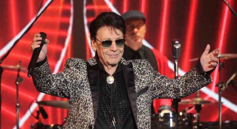 A Hősök terén, gyertyagyújtáson búcsúzhat az ország Fenyő Miklóstól, megvan az időpont