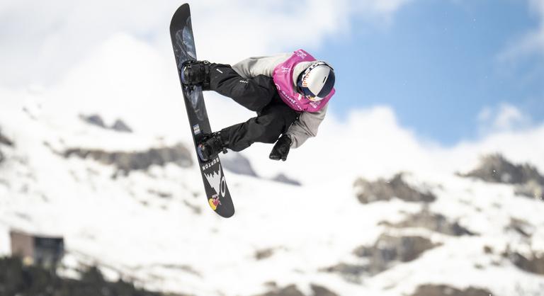 Újabb bukás a téli olimpián: hordágyon vitték le a hegyről a háromszoros olimpiai bronzérmest