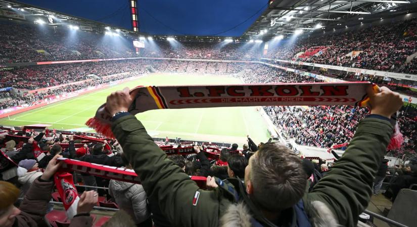 Ötvenezren szurkoltak egy ifi BL-meccsen Németországban