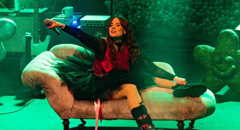 Az OnlyFansen próbál pénzt keresni a népszerű énekesnő, ez az oka