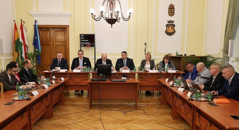 Fejlesztések, támogatások, stabilitás – elfogadták Komárom 2026-os költségvetését