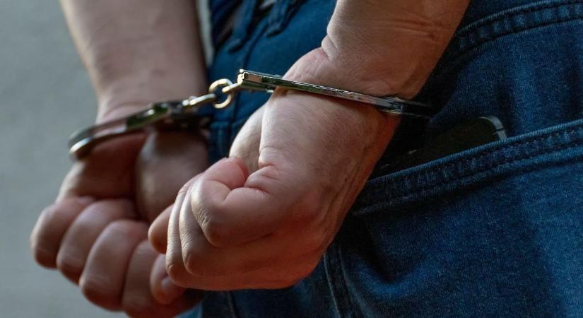Elfogtak egy kábítószer-terjesztésből élő kópházi férfit, fegyvert is találtak nála - fotók