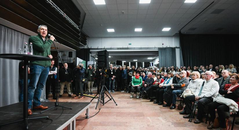 Nagyon kínos helyzetbe hozta Lázár Jánost a hevesi rendőrség