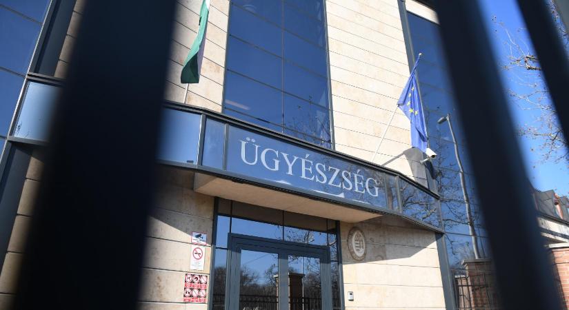 Őrizetbe vettek, gyanúsítottként hallgatnak ki egy főügyészségi ügyészt