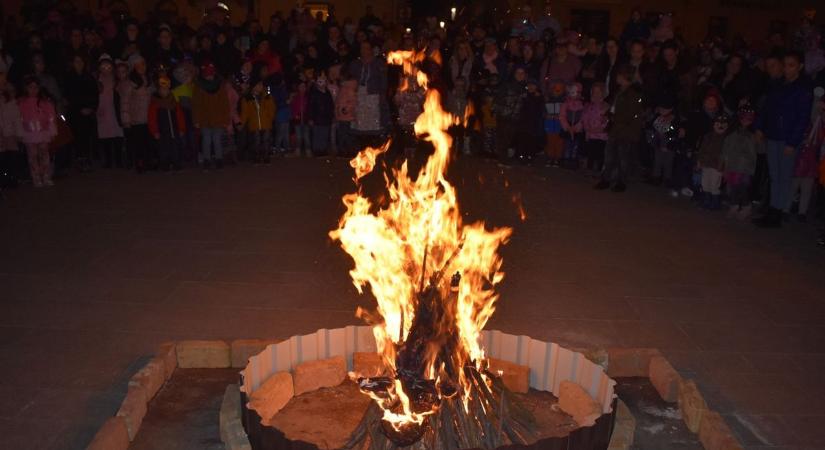 Farsangi kavalkáddal űzik el a telet a pápai óvodák