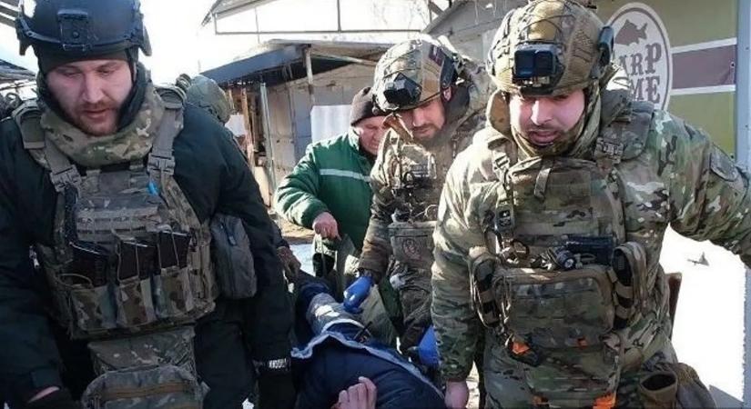 „Senki sem akar meghalni” – sírva hagyják el otthonaikat a háború elől menekülő ukránok