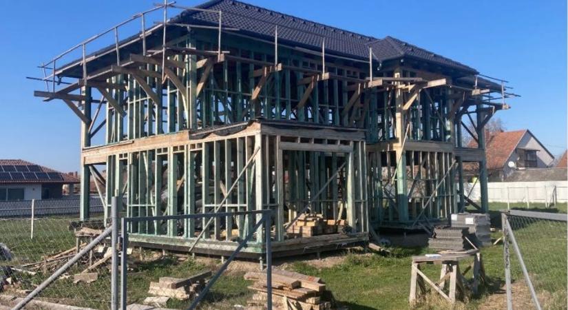 Félkész, életveszélyes házat kapott az olimpikon 91 millióért – egyre többen panaszkodnak az Imperial cégcsoportra