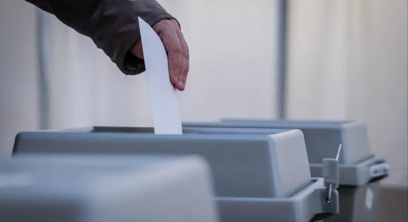 Átjelentkezne? Mozgóurnát kér? Külképviseleten szavazna? Mától jelezheti!